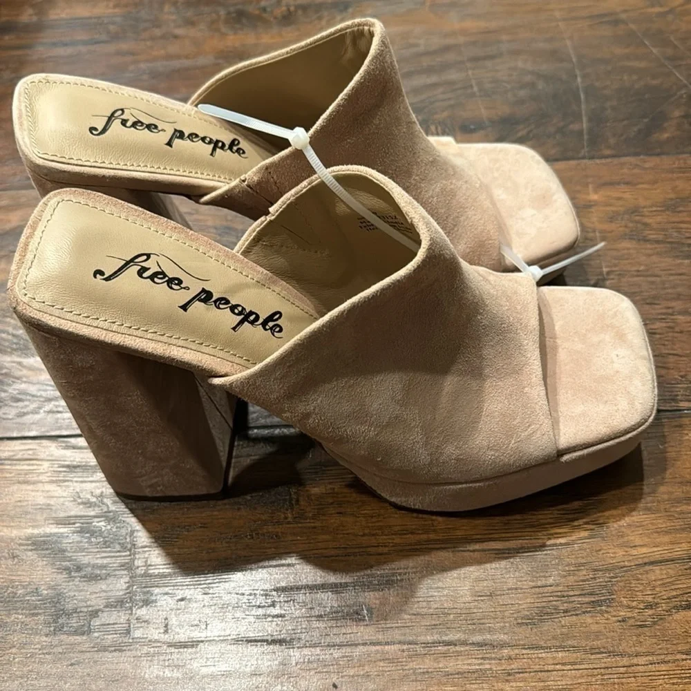 NEW! Free People Pearl Sand Margo Platform Sandal -  Size 39EU/9US ✈️